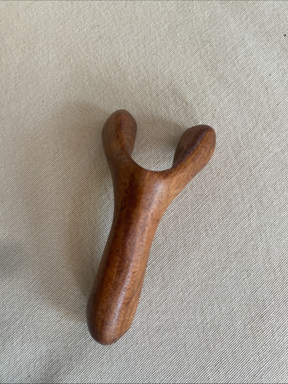 Wooden Y-Shaped Massage Tool for Carp Tun